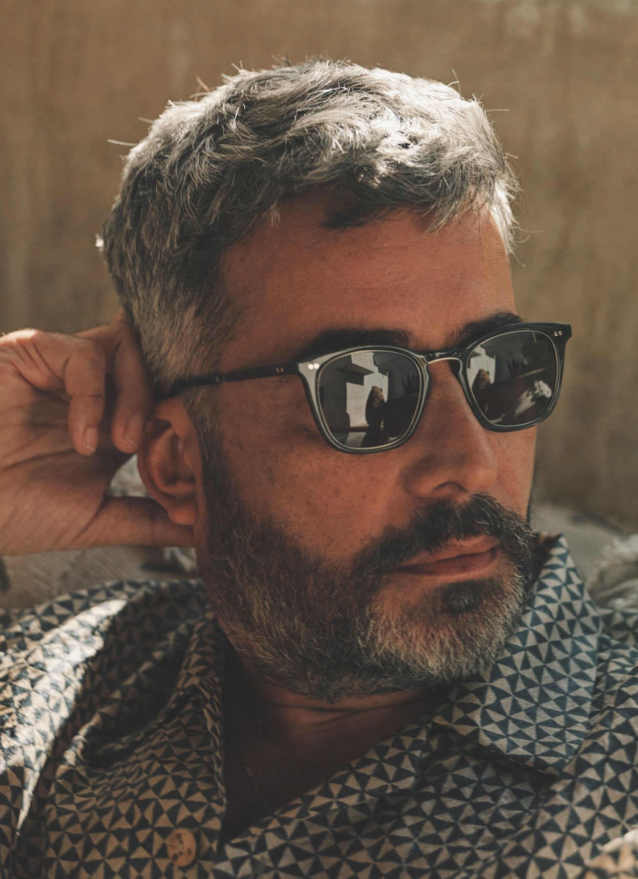 Getty II is a balanced square sunglass silhouette inspired by iconic Hollywood eyewear. Getty’s original palette was developed with the most respected of Japanese acetate houses. The updated edition offers new colors, as well as a titanium inner-frame eyewire and refined titanium bridge accent.
