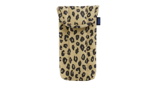 Baggus sleeve leopard puffy case on a white background