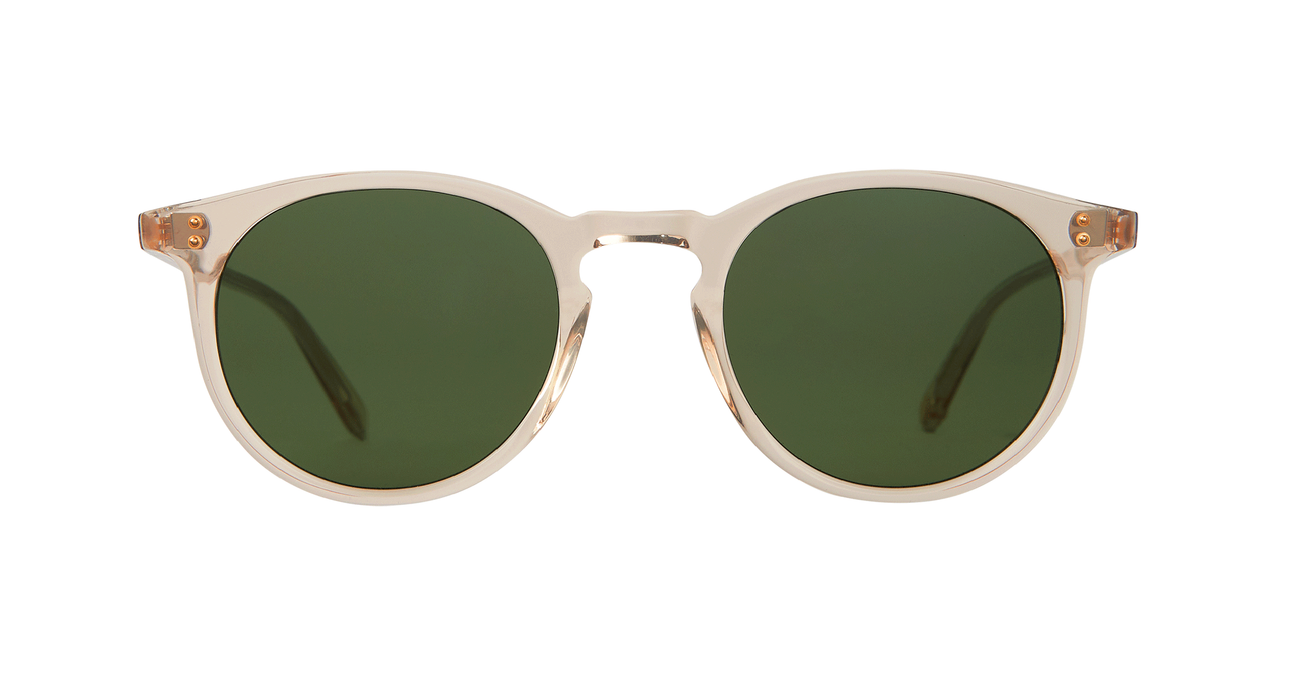 Slim, classic, and lightweight, the Carlton sunglass is designed with a keyhole bridge and new medium fit to provide extra versatility. Made from the new bio-based eco- acetate, the Carlton features distinctive raised rivet pins along the endpieces—a signature of the consciously crafted line.