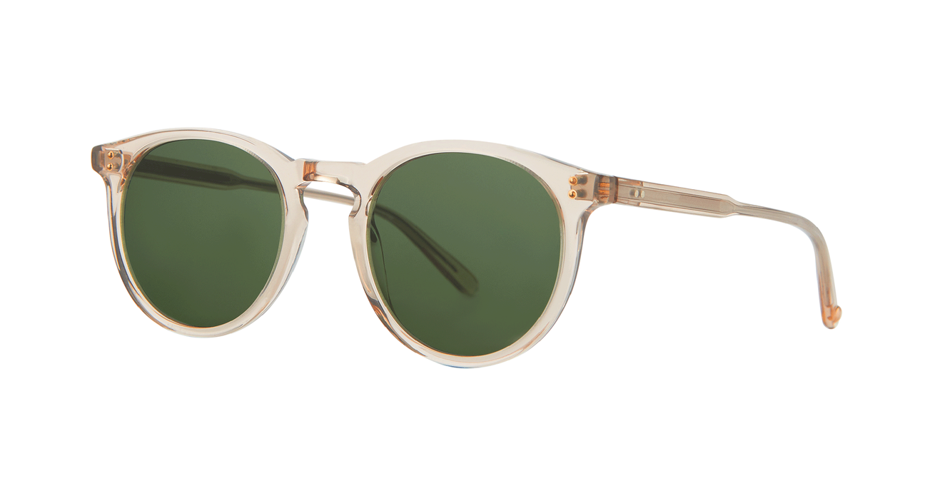 Slim, classic, and lightweight, the Carlton sunglass is designed with a keyhole bridge and new medium fit to provide extra versatility. Made from the new bio-based eco- acetate, the Carlton features distinctive raised rivet pins along the endpieces—a signature of the consciously crafted line.