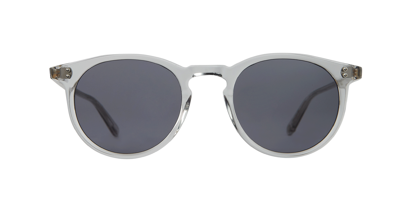 Slim, classic, and lightweight, the Carlton sunglass is designed with a keyhole bridge and new medium fit to provide extra versatility. Made from the new bio-based eco- acetate, the Carlton features distinctive raised rivet pins along the endpieces—a signature of the consciously crafted line.