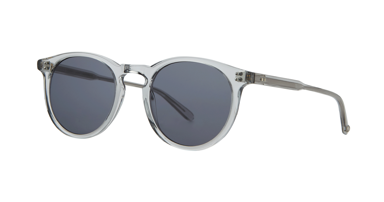 Slim, classic, and lightweight, the Carlton sunglass is designed with a keyhole bridge and new medium fit to provide extra versatility. Made from the new bio-based eco- acetate, the Carlton features distinctive raised rivet pins along the endpieces—a signature of the consciously crafted line.